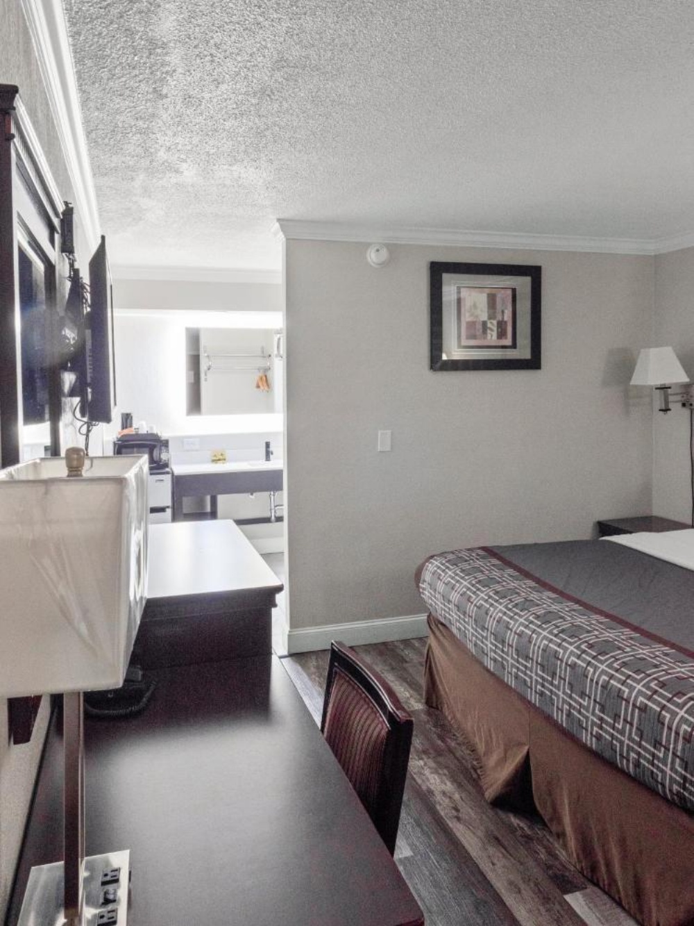 Room image 4