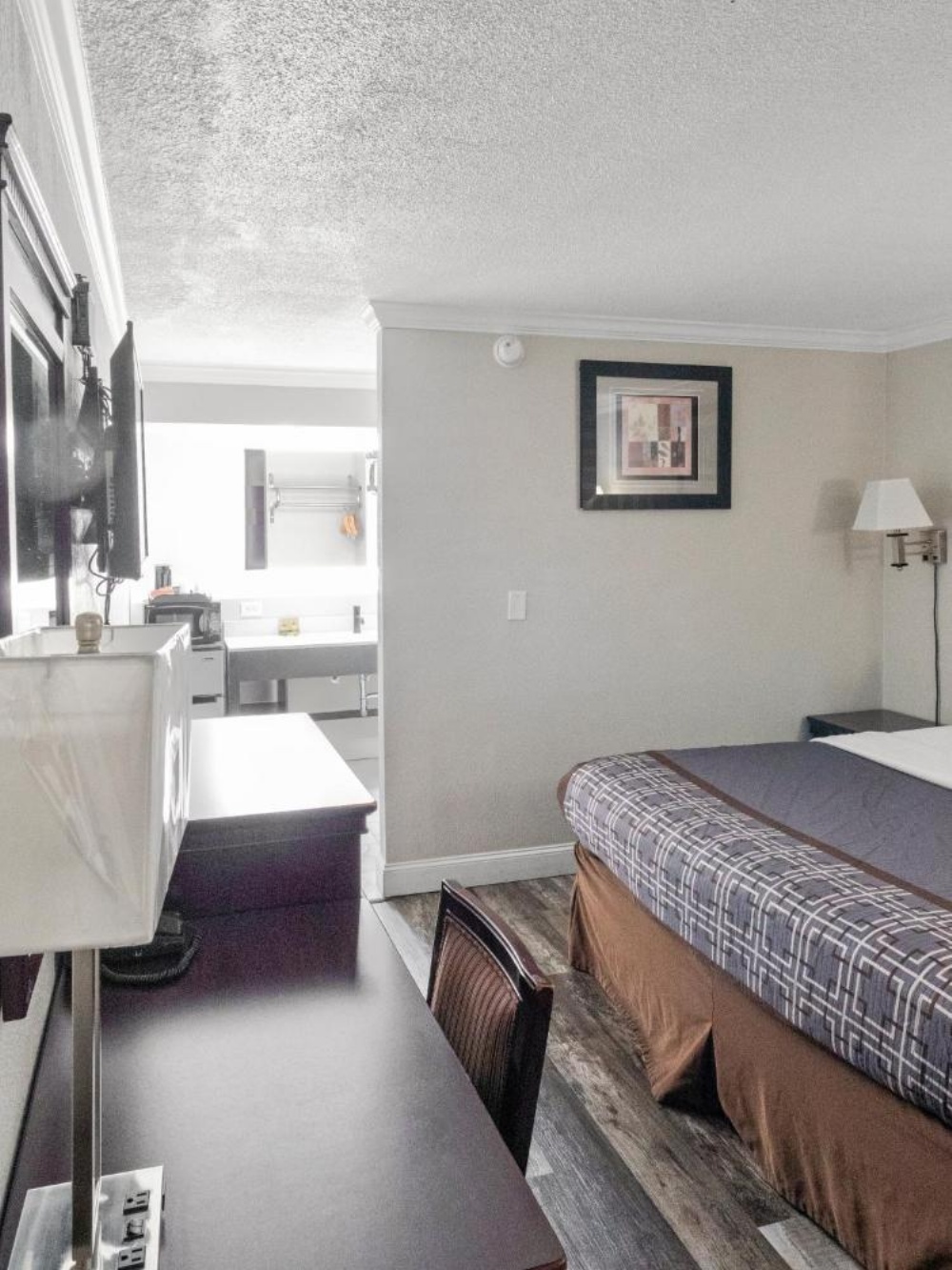 Room image 3